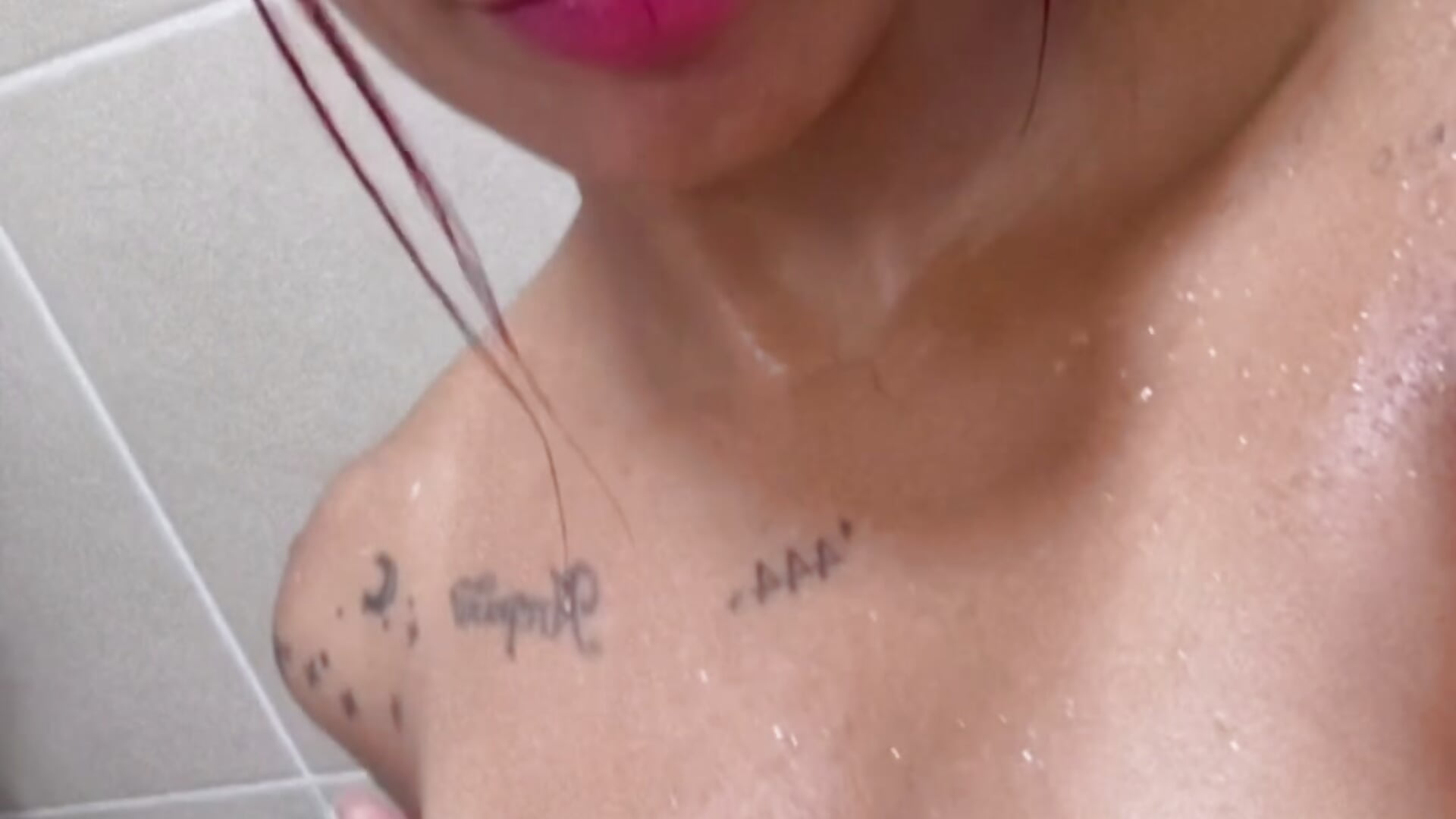 I'll wait for you in the shower 🚿 - video by FerAlvax cam model