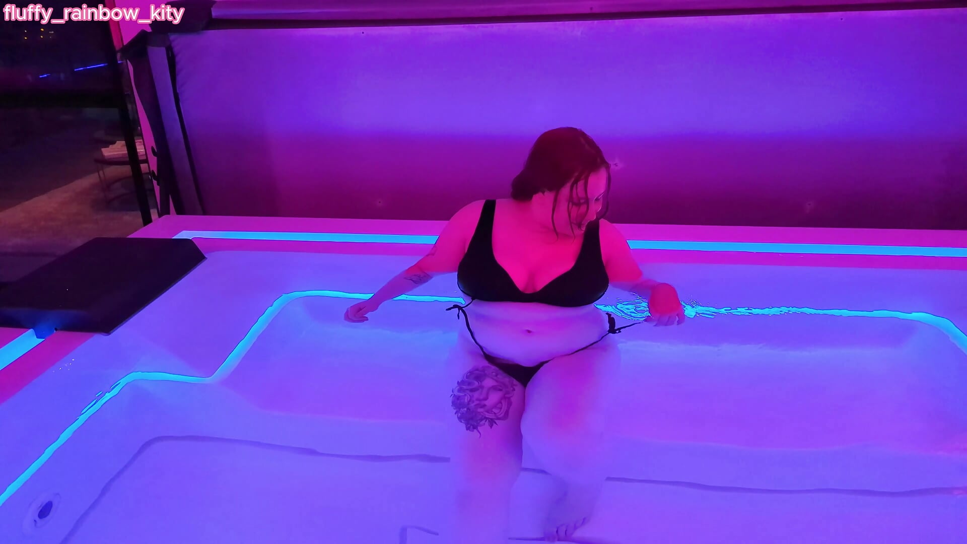 Going for an evening skinny dip - video by FluffyRainbowKity cam model