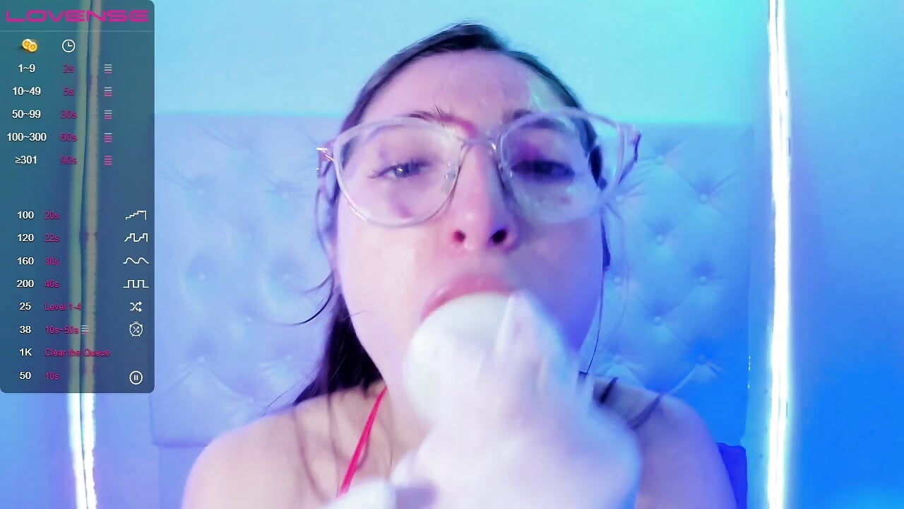 puk3 in condom , and deepthroat - Video von Spit_queen Cam-Model