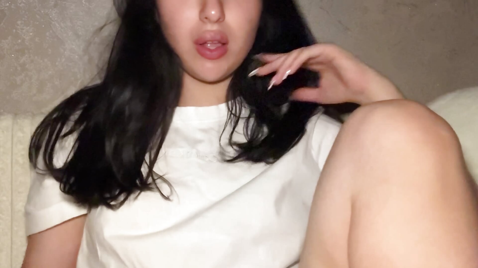 Erotic pussy covered in juice and making pleasant sounds 💋