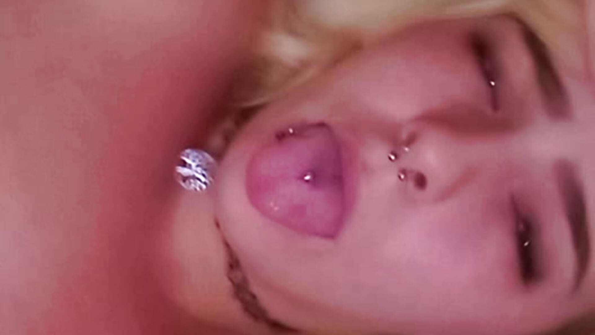 Come to me - video by DarkBunnyPlay cam model