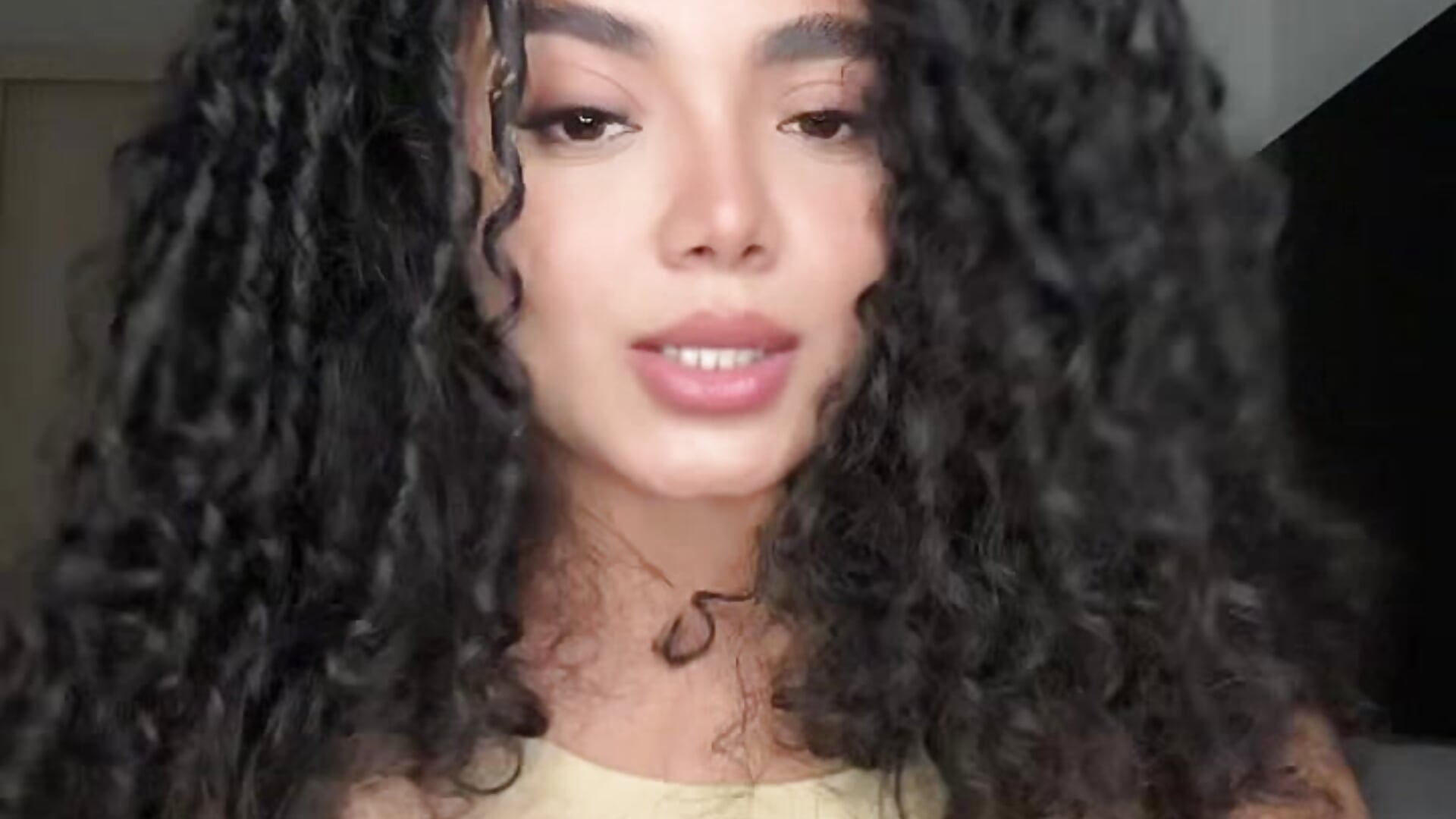 Sexy Movement - فيديو من Curlyierr موديل الكام