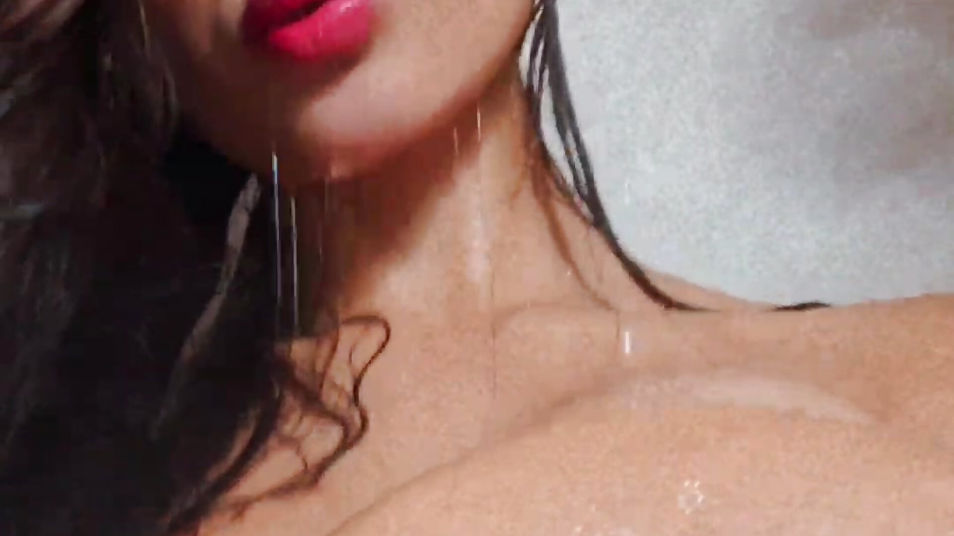 Hot latina showing her big tits♥ - video di lena_banks modella di cam