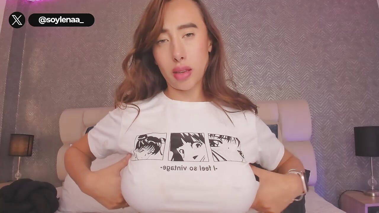 Look how my tits come out ❤️‍🔥 - Video von lena_banks Cam-Model