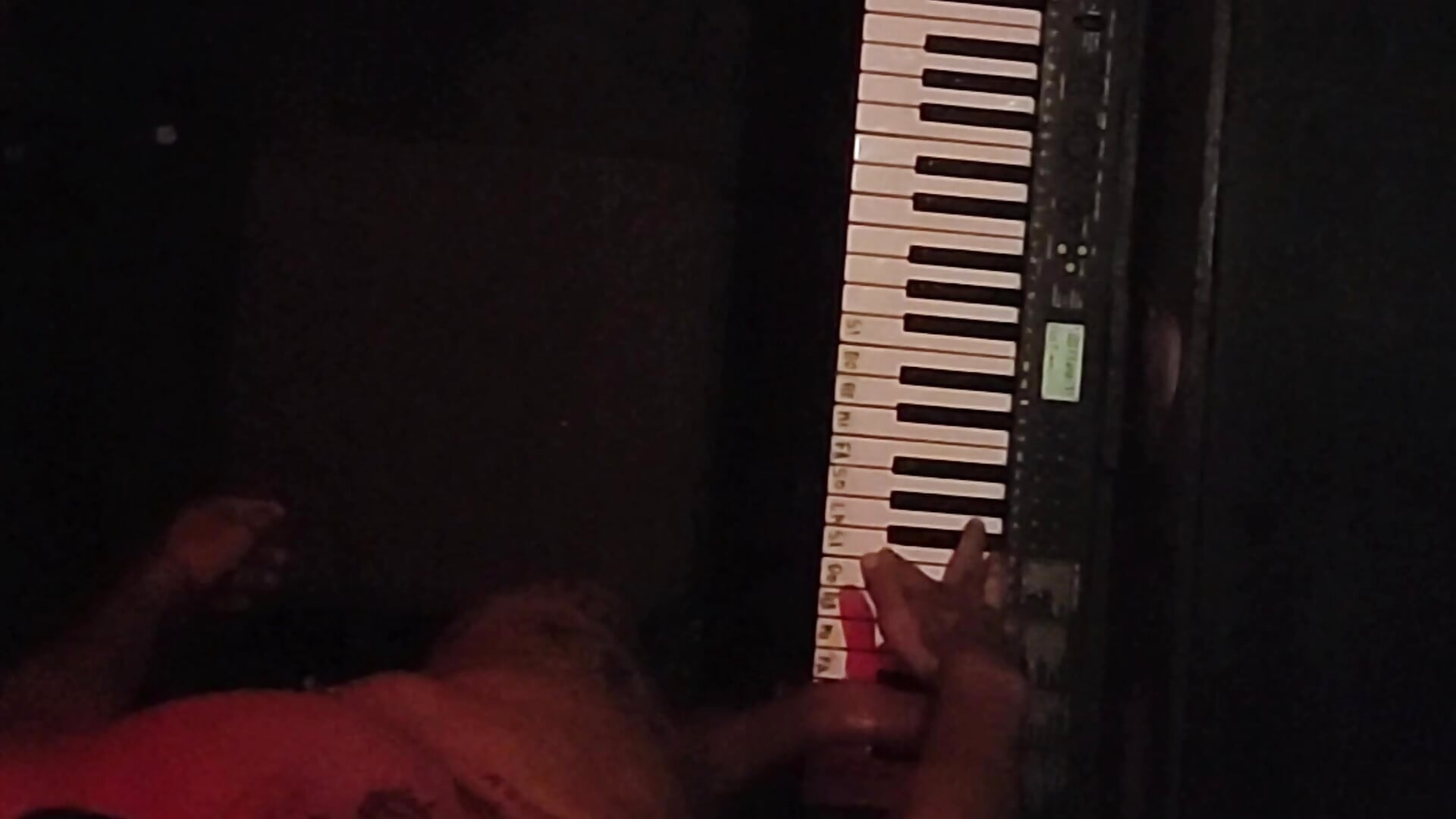 Playing piano - video by TENTATIONSxxx cam model