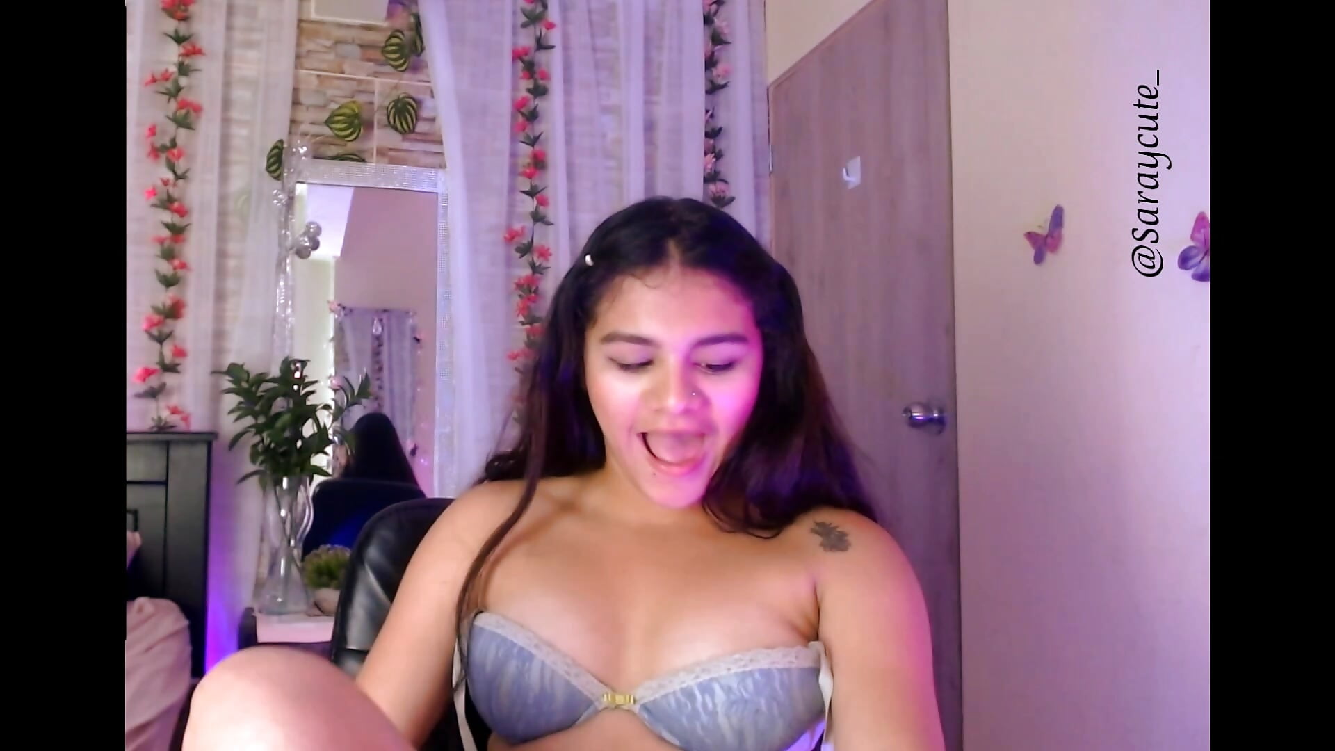Spank ass - Video von Saray_Cute_ Cam-Model