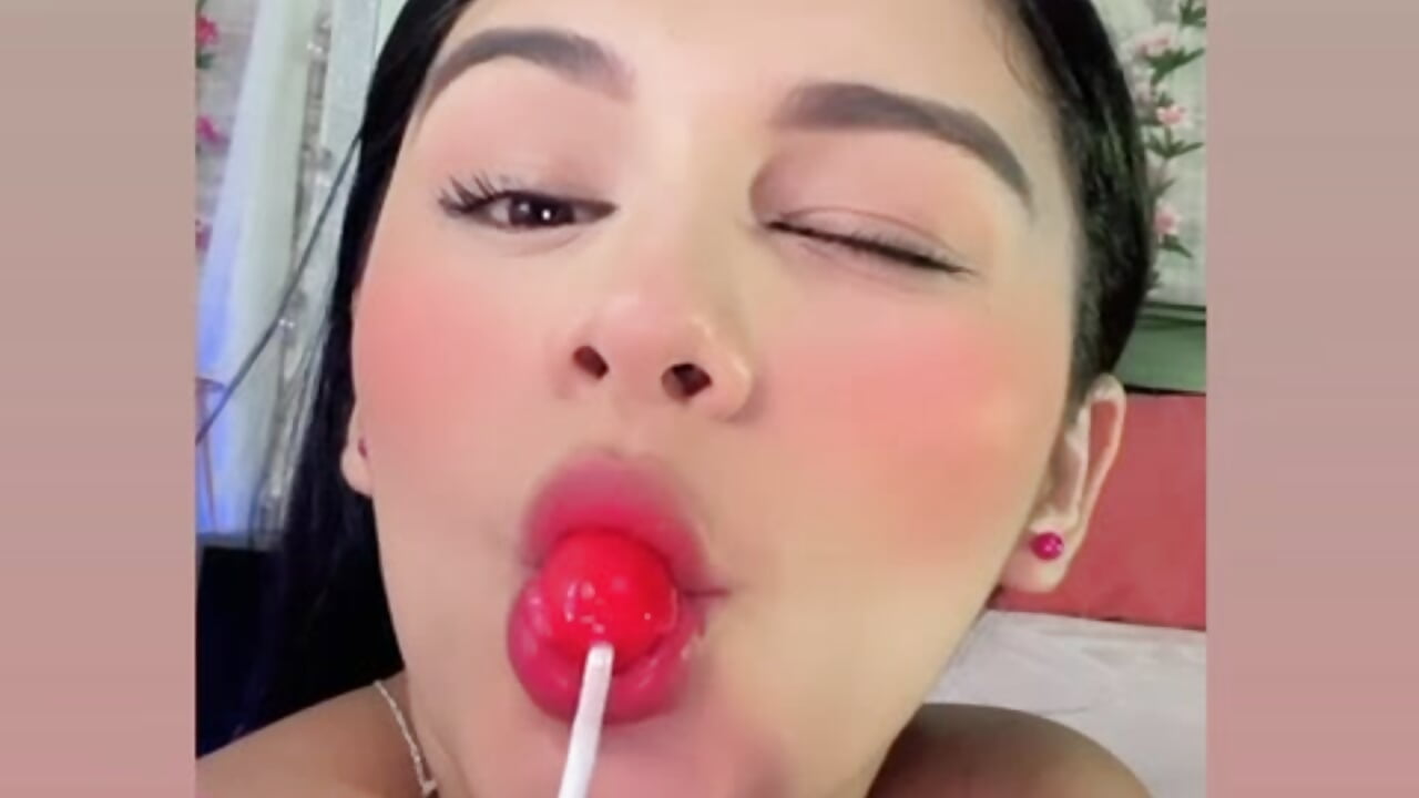 Shall I suck you while you drive? - Video von Saray_Cute_ Cam-Model