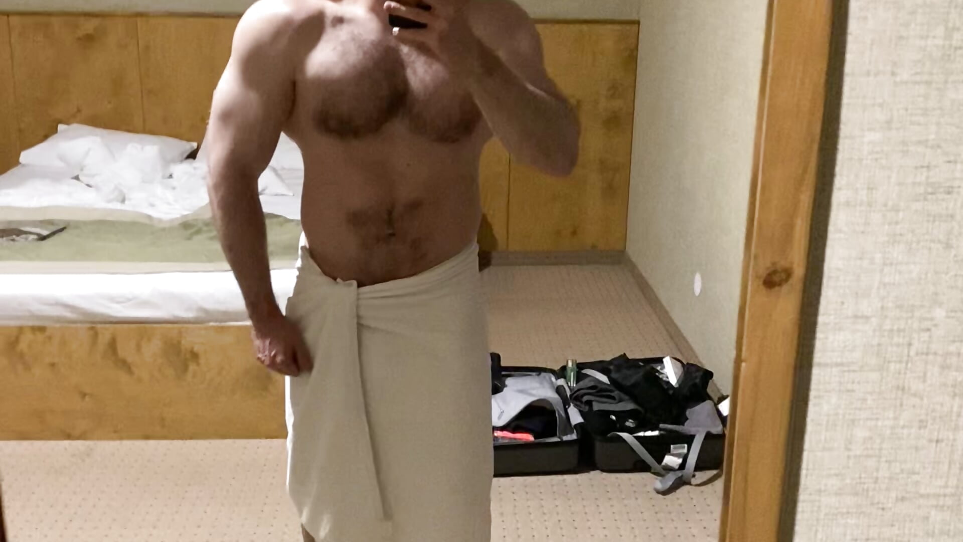 🦍 - video by RichardLevitt cam model