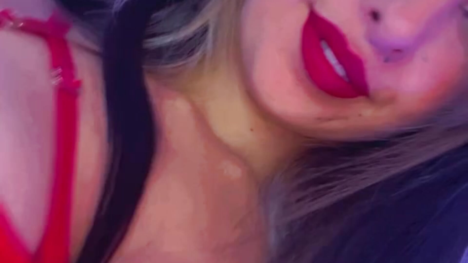A hot red ❤️💋