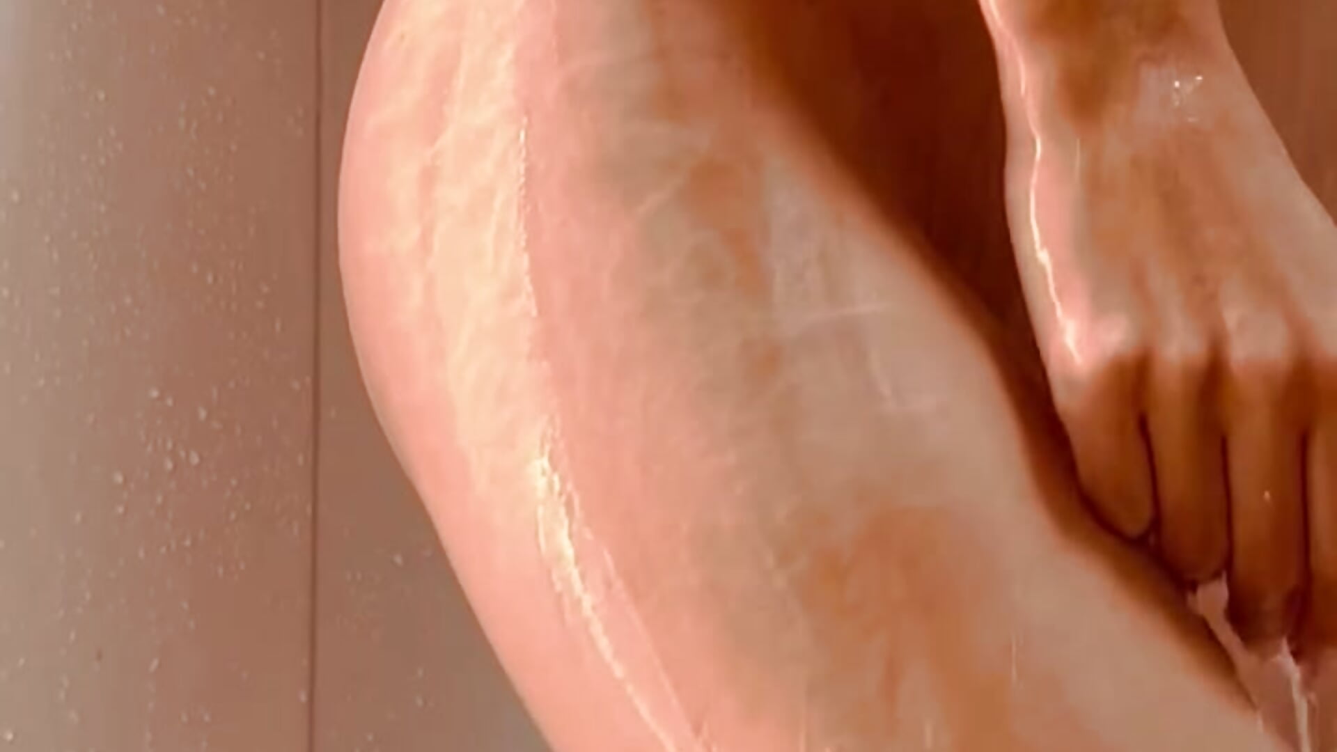 Showeeer✨ - فيديو من lauravasquez موديل الكام