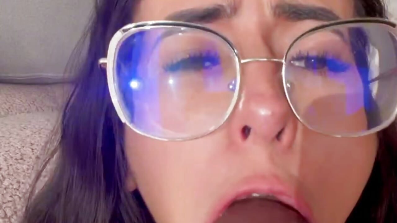 Too Big For My Little Mouth - فيديو من lauravasquez موديل الكام