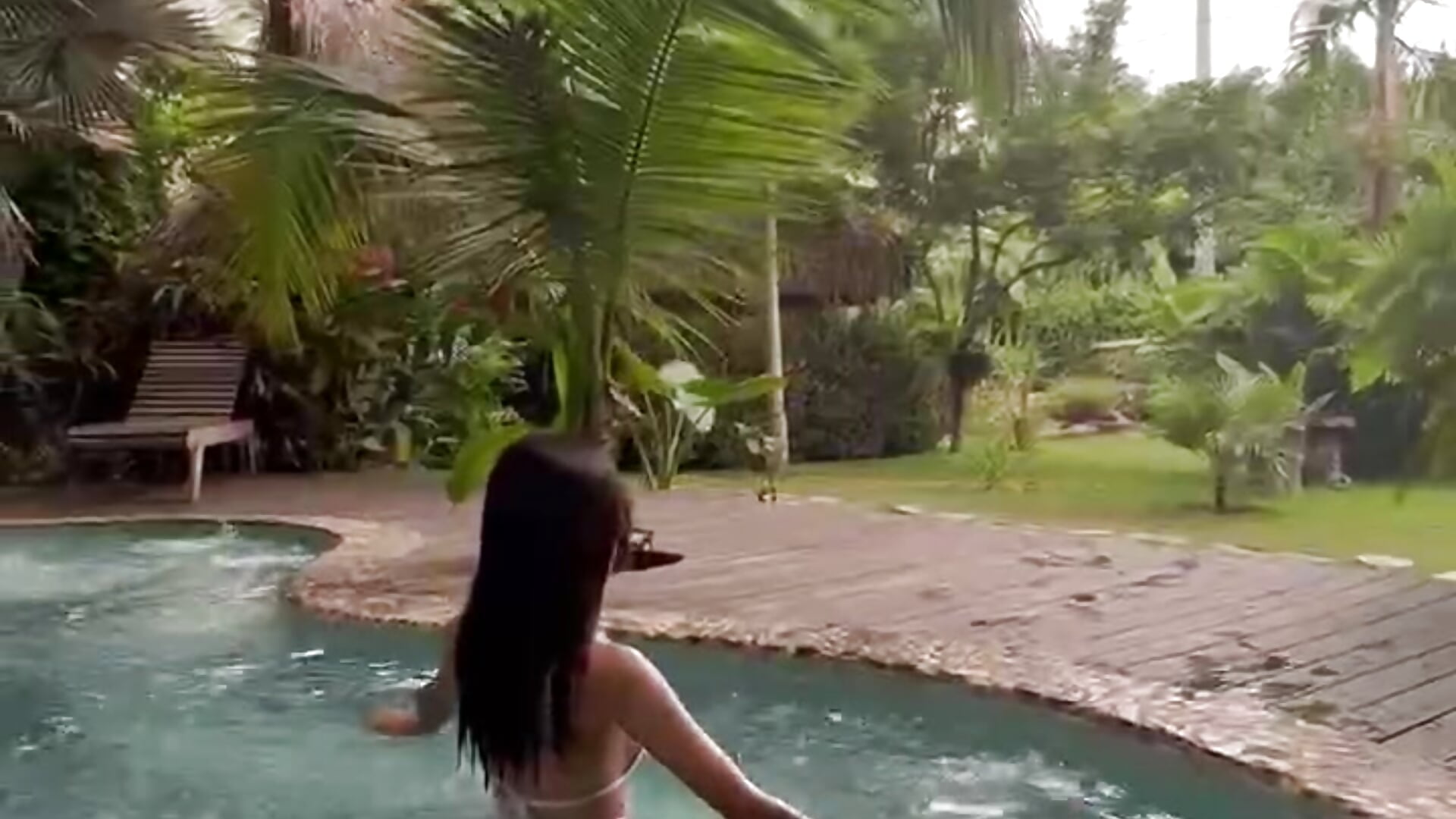 Pool - فيديو من lauravasquez موديل الكام