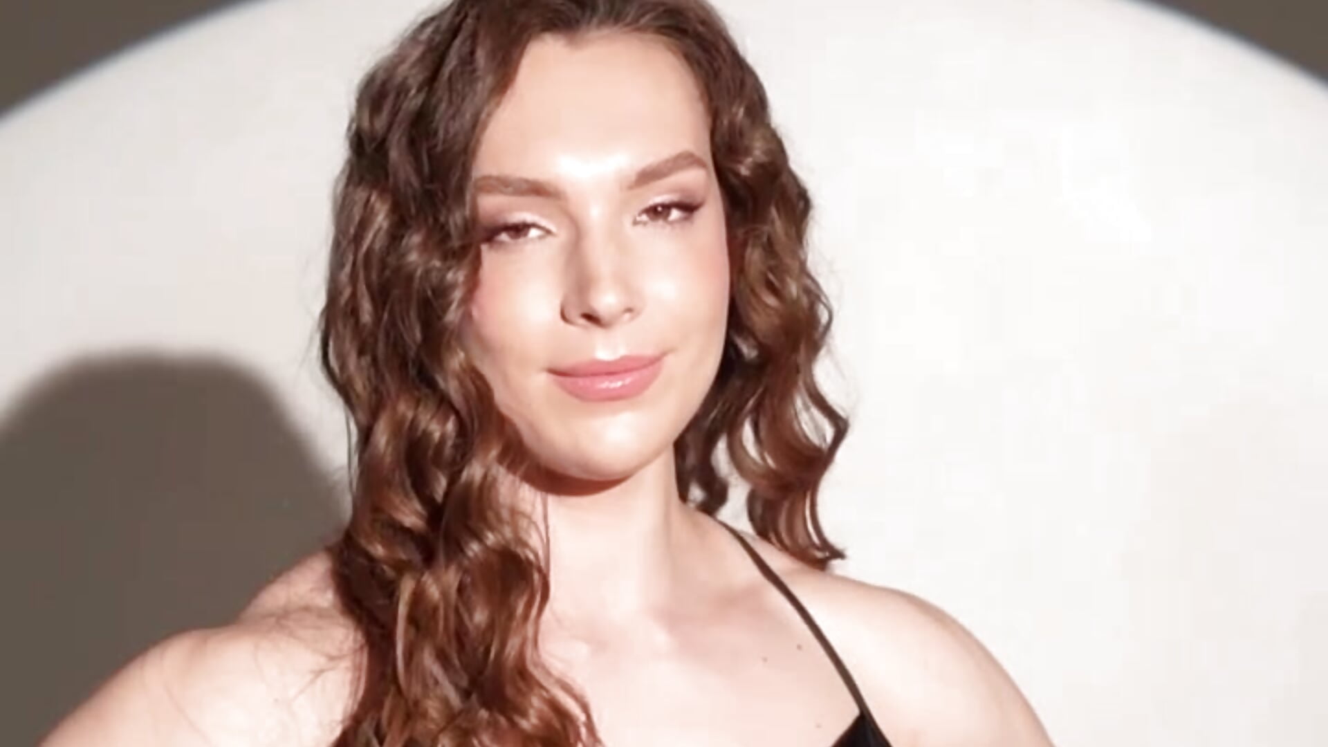 Sexy teasing in dress - video by goodnightkitty cam model