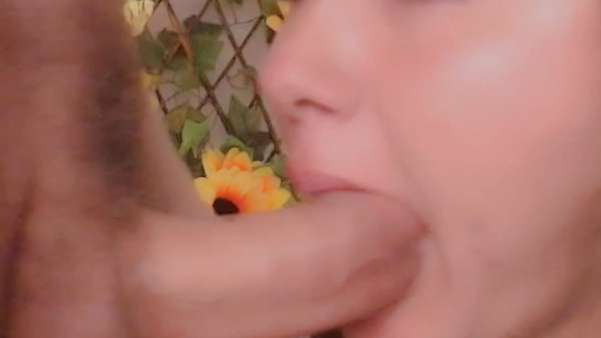 💋⭐Helena fills her face with milk⭐⭐ - video by kisstarxxx cam model