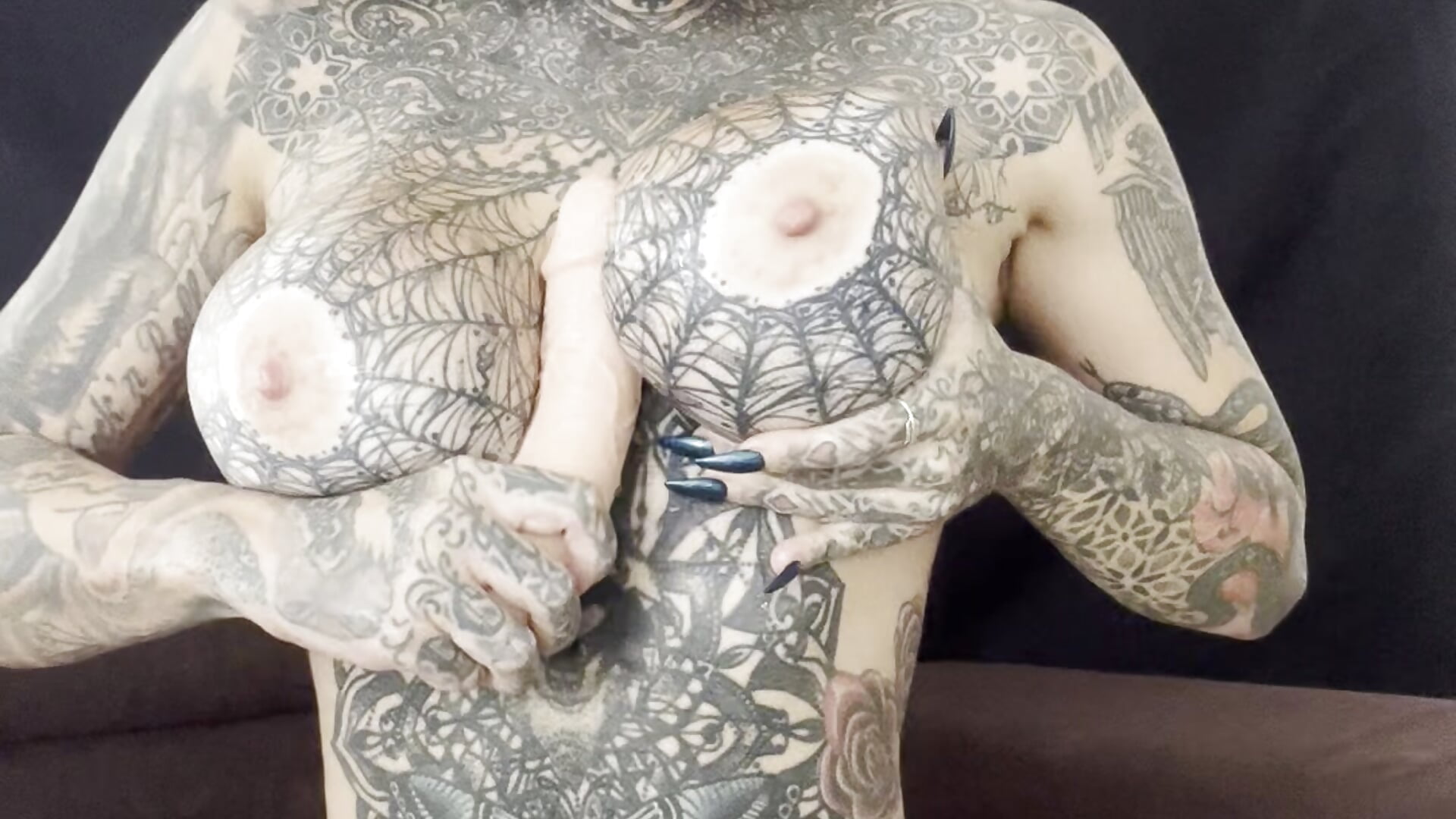 messy blowjob and tit wank MOV - video oleh darkinkedbabe kamera model