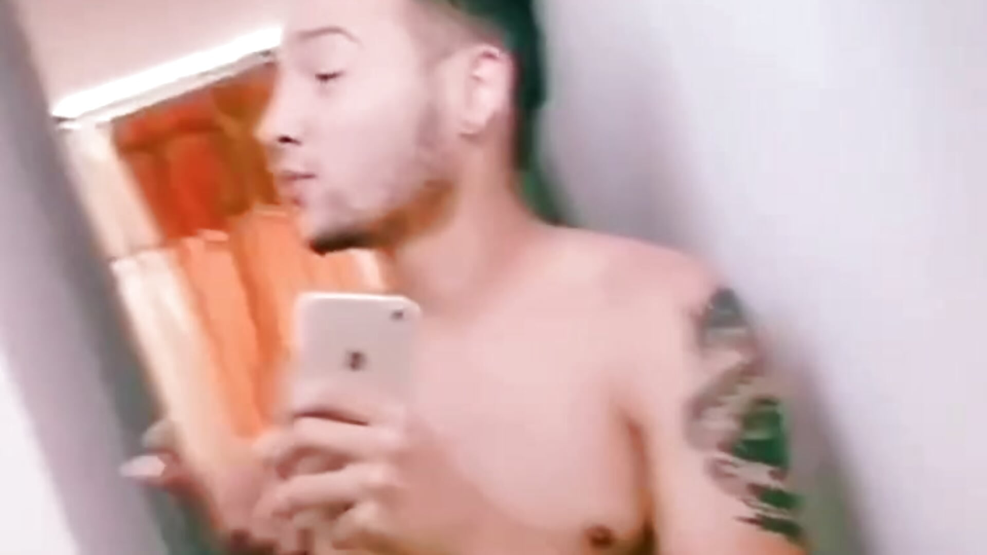 trim,AA1E1631-0E55-4543-9116-1CD43232F242 - βίντεο μοντέλου camilo_gonzalez02