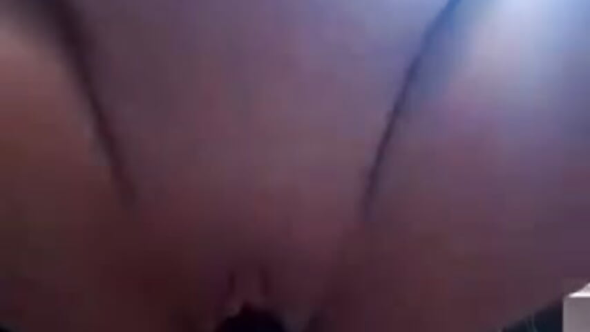 Ich reite 27 cm grossen Dildo - video by Leonie18sexy cam model