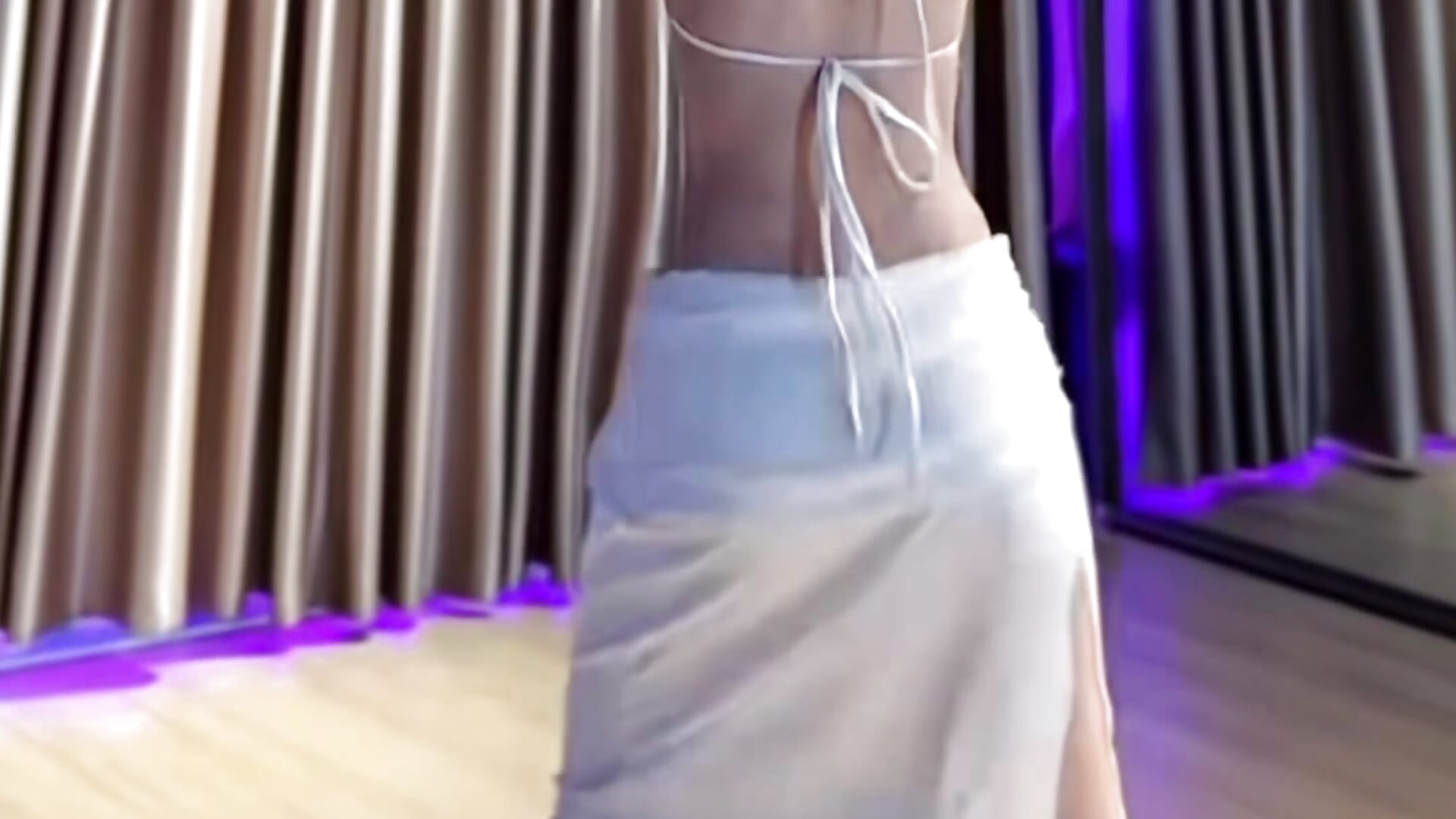 Minh dances sexy. 😝