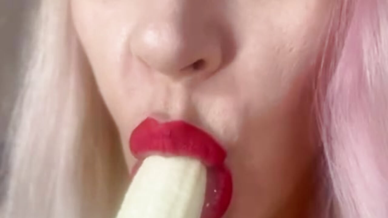 Suck Banana - video by Two_Fuck cam model