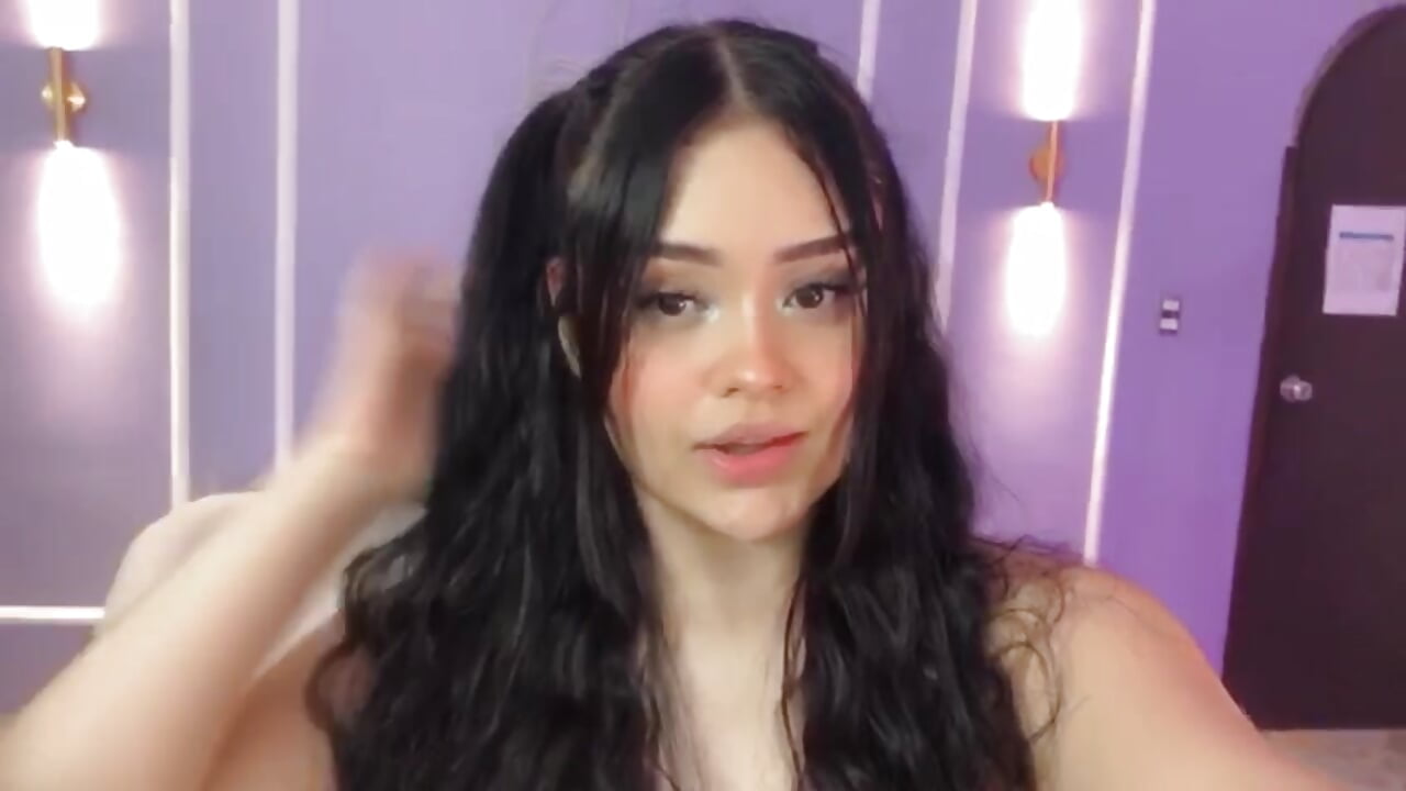 Just good music and chill ♥ - video by martinasaez cam model