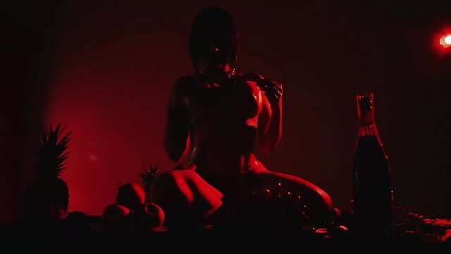 🔥FEEL♥Come feel my skin🔥 - video oleh model kamera Sisirojas