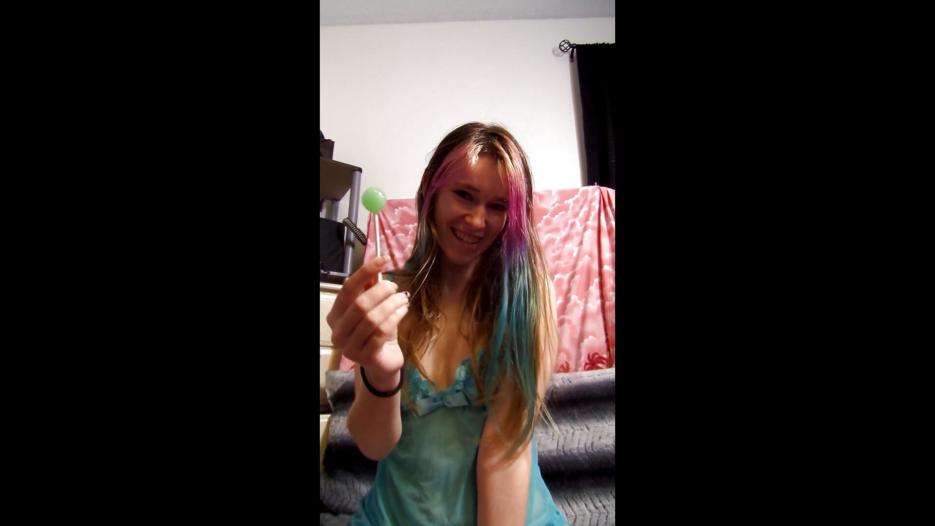 Lollipop Booty Pop - video by Tabbykatcafe cam model