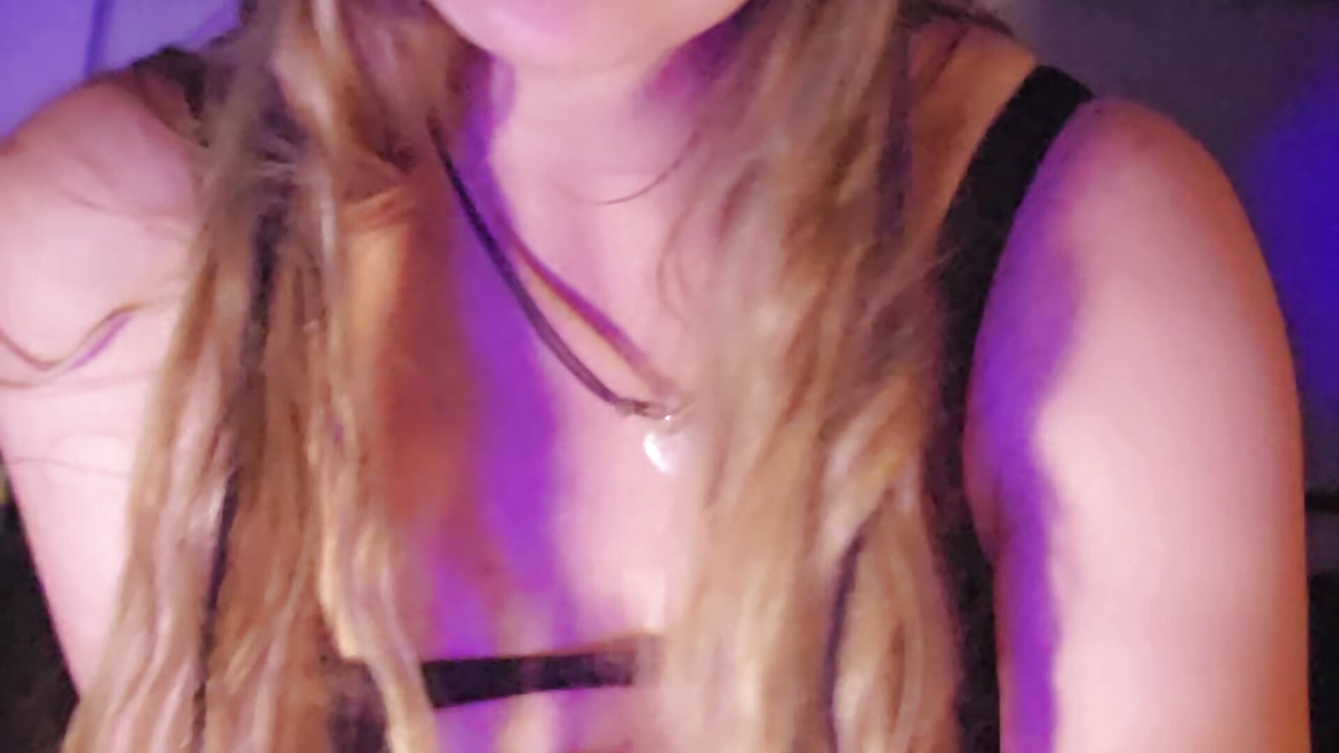 Love boobs and squirt👅👅 bloedje geil!