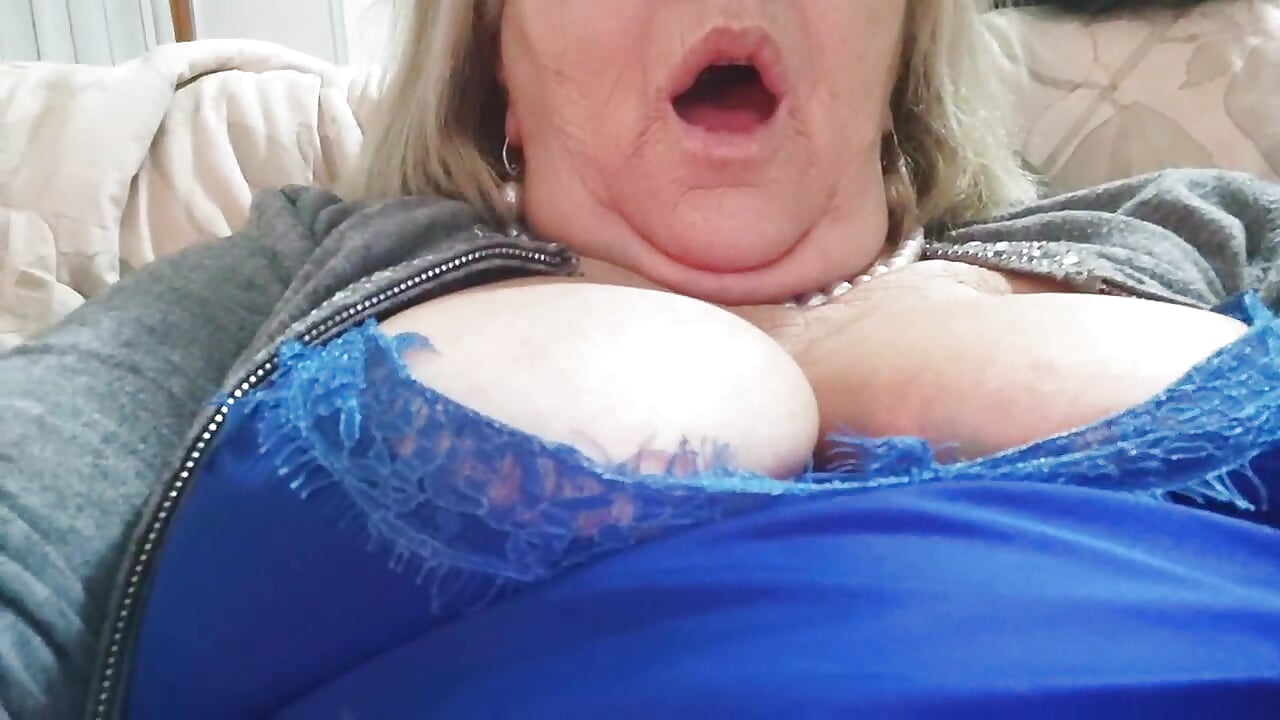 C4_1672878906113 gioco banana - video by Merilulla cam model