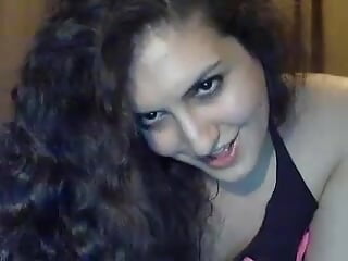 Using a Beer Bottle To Anal Fuck - vidéo du modèle de showcams Lilimissarab