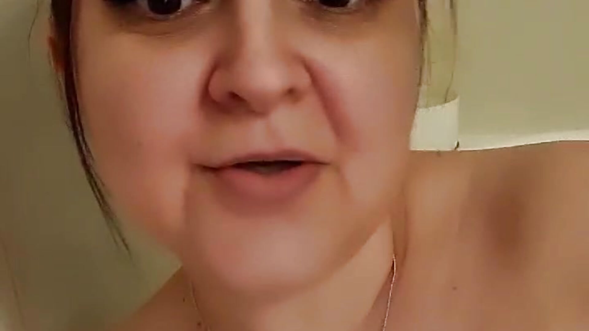Smoking ciggarette nude - video by LoraHazel cam model