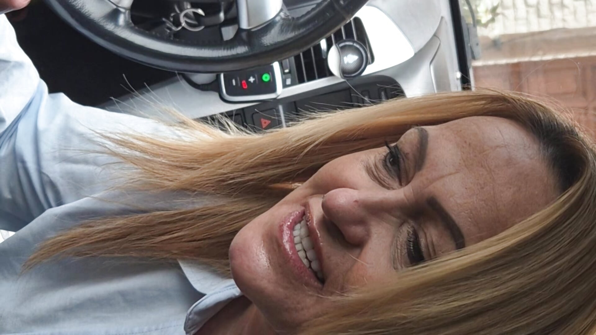 Suck in the car 🤭🤭💦💦