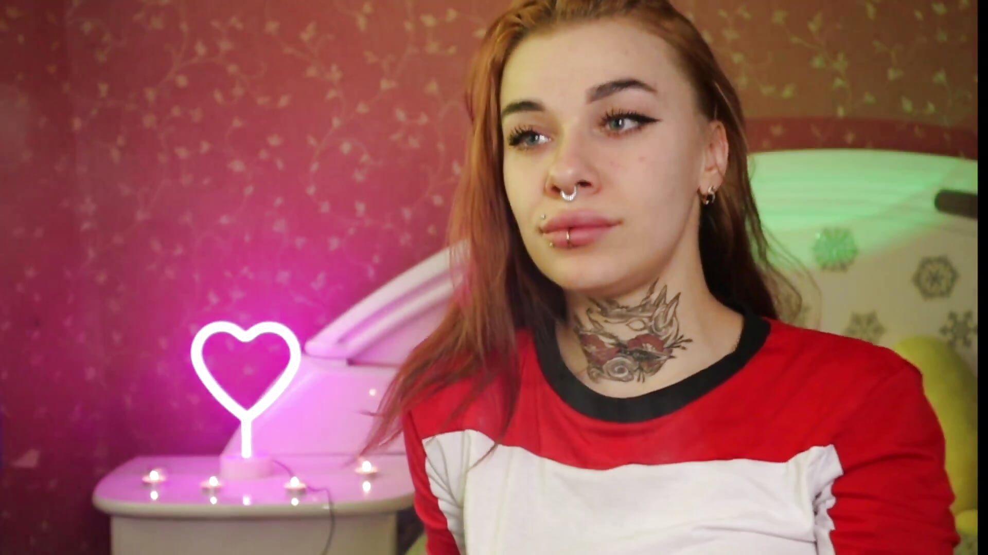 My piercing - video di Queen_of_pain modella di cam