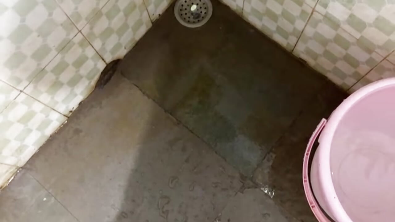 [10 Apr 09:52] cumshow in bathroom