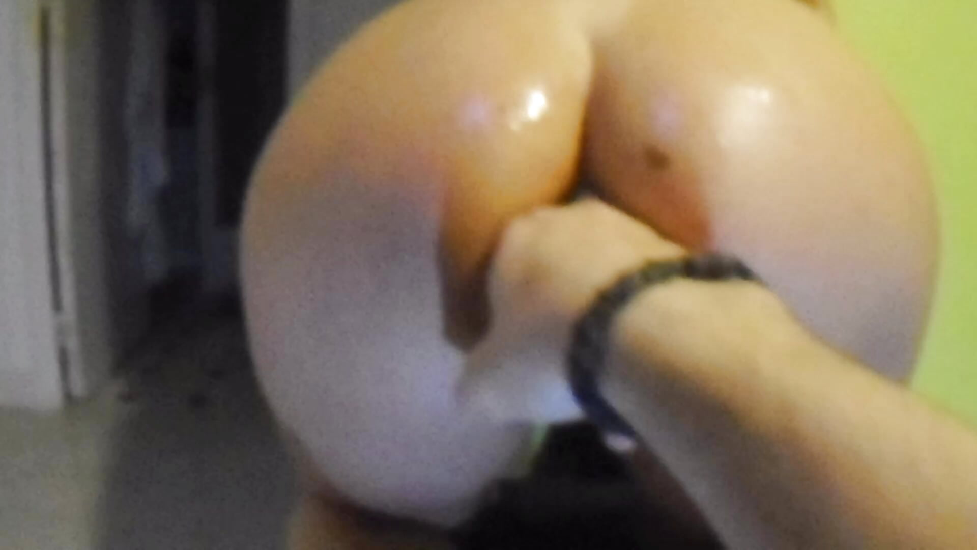 Fisting Ass - video by AnissaHale cam model
