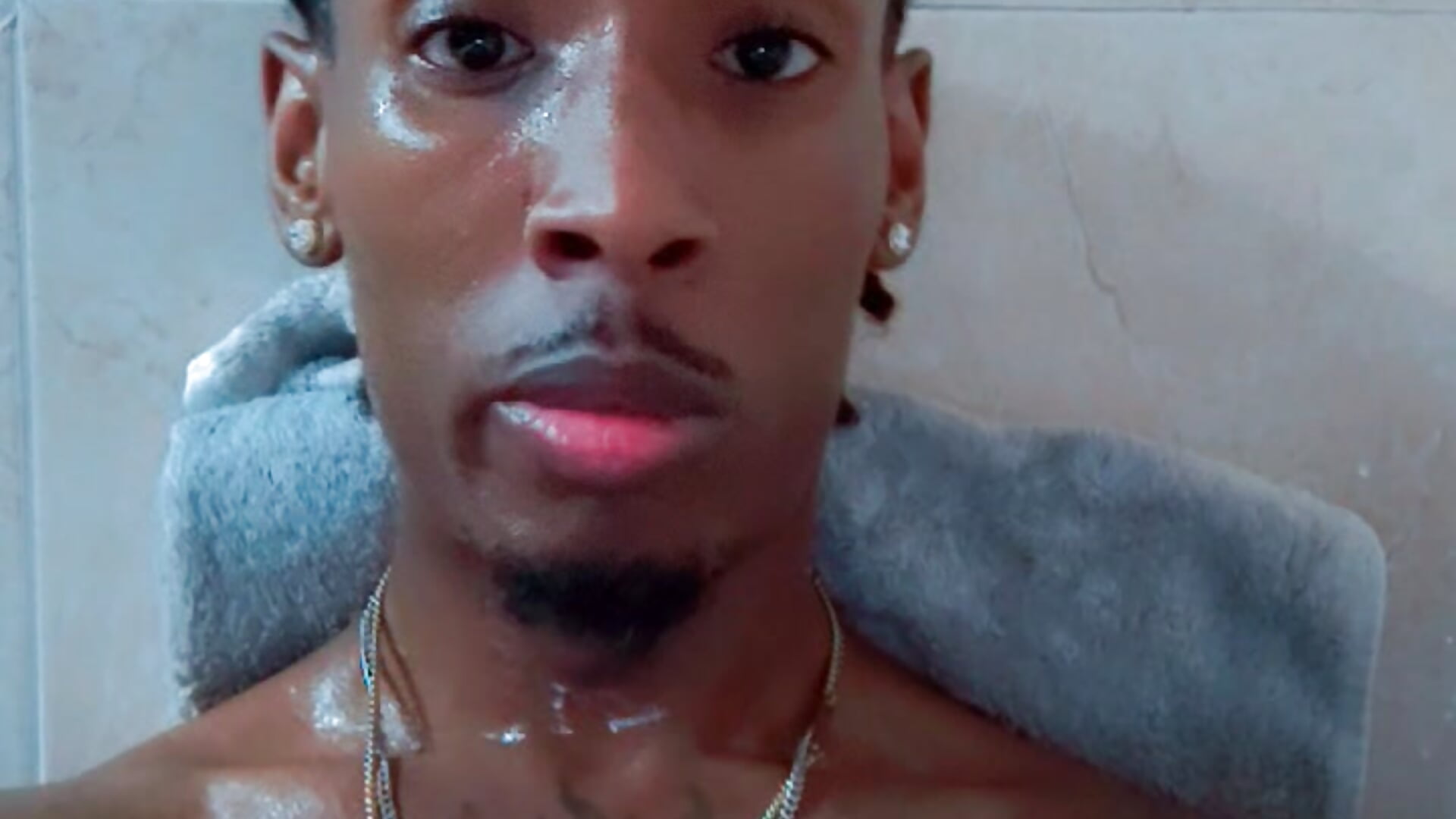 Tubwork - vidéo du modèle de showcams Z3US_UP_1