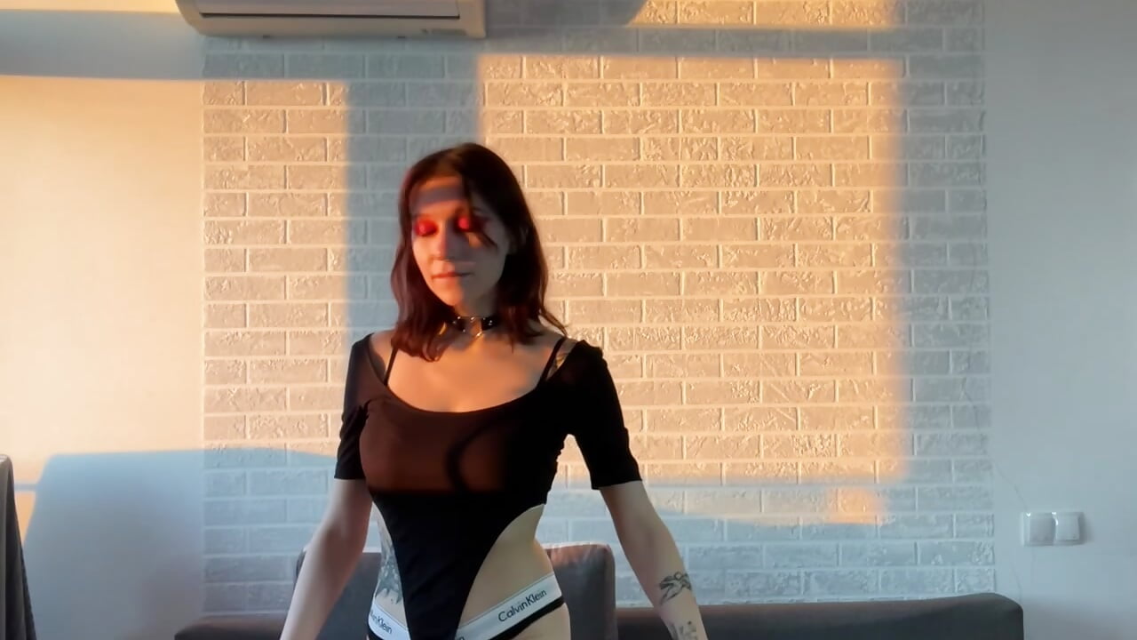 Striptease - video by lieuserat cam model