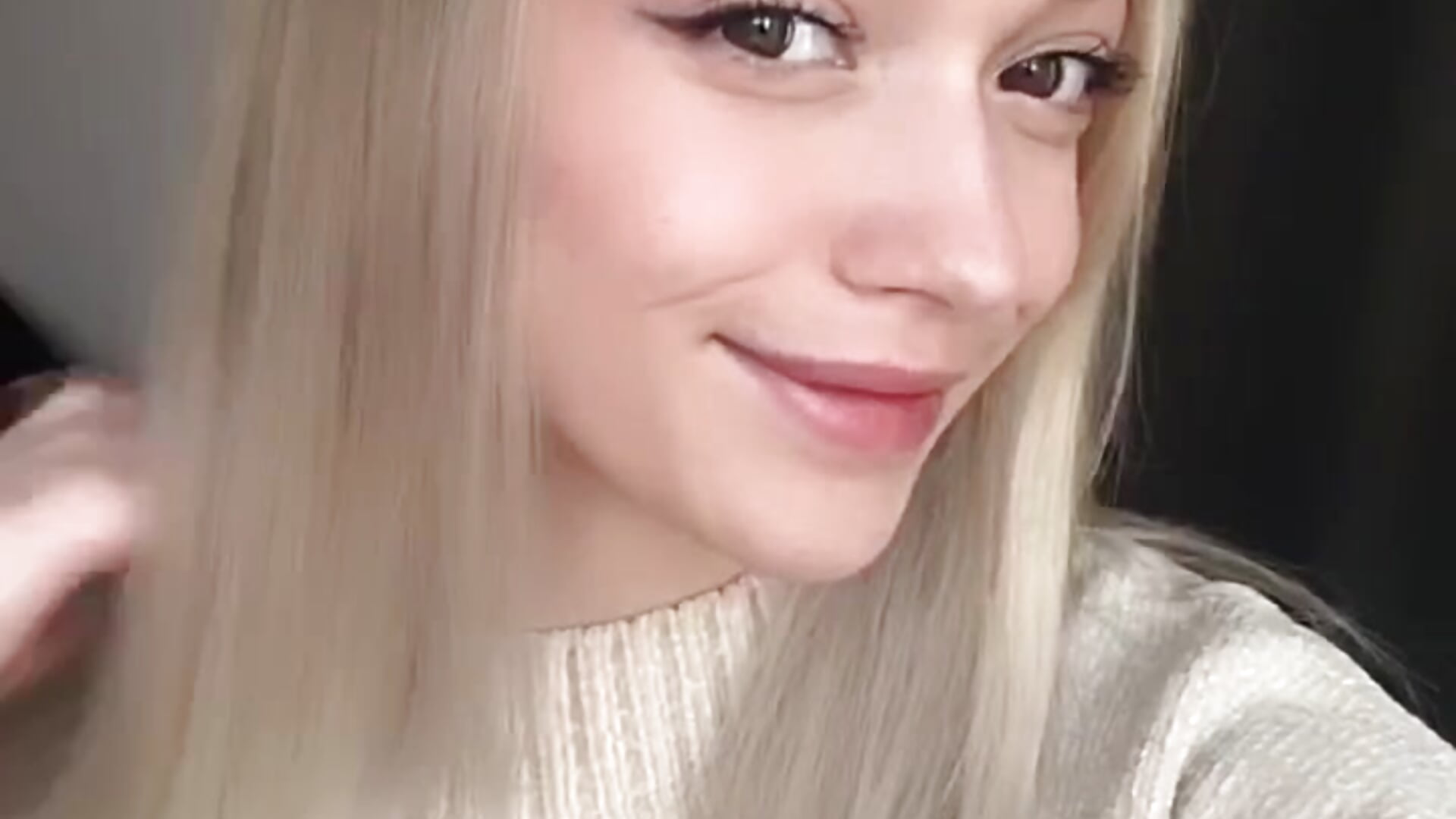 trim,DE258894-2F01-496B-A165-C460D1DE9C2E - video by Tender-Mia cam model