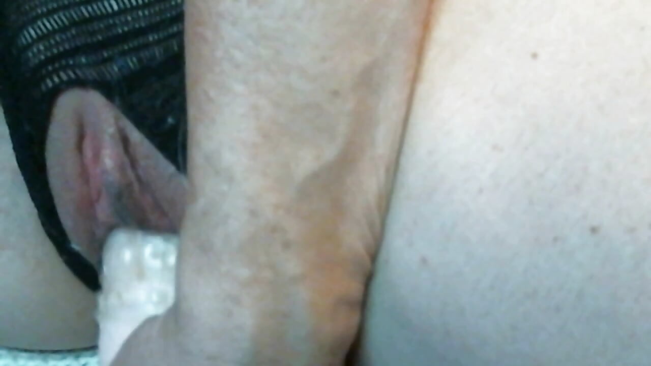 wenn die Brummgurte die Muschi küsst - video od modelky/modela Kettiundfetti1