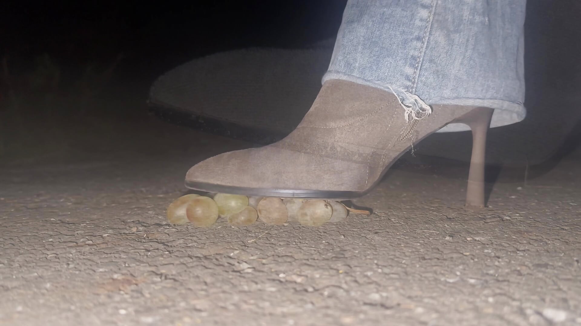 My first heels crushing 😄 (teaser) - video av TataCoy cam-modell