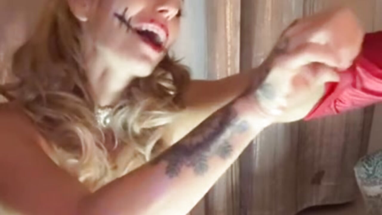 La Katrina - video oleh model kamera Strip-Nomy