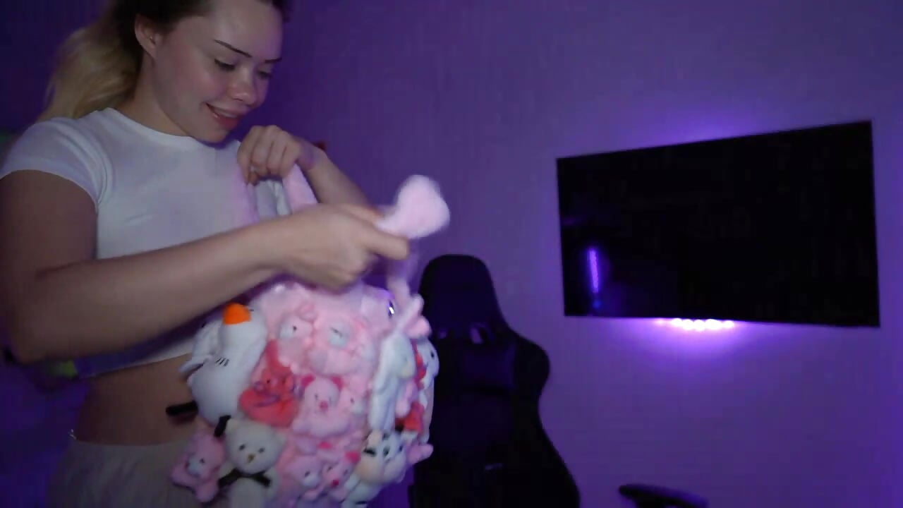 Unboxing new outfits from Shein－カメラキャストのVixenMiaの動画