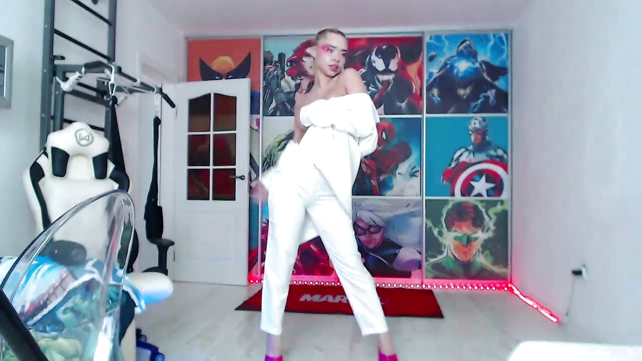 MV Catwalk Fashion Show Contest－カメラキャストのVixenMiaの動画