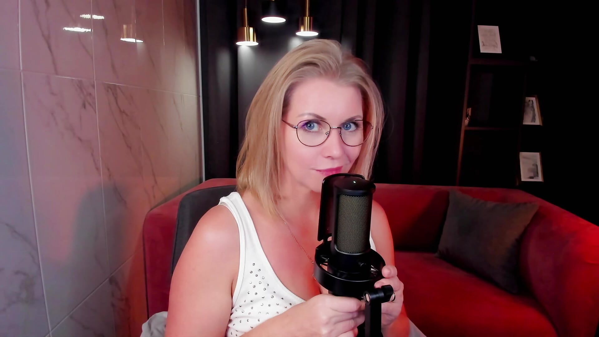 whisper ASMR - Video von Annie_Light Cam-Model