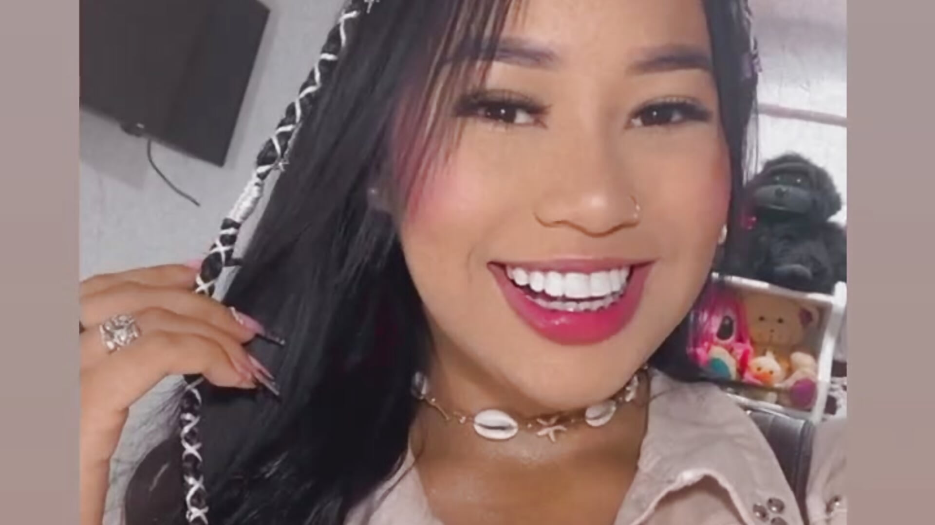 trim,DFC09036-2278-4578-899C-D2EFF5A22FCC - clip cu Luisa_Fernandaa model videochat