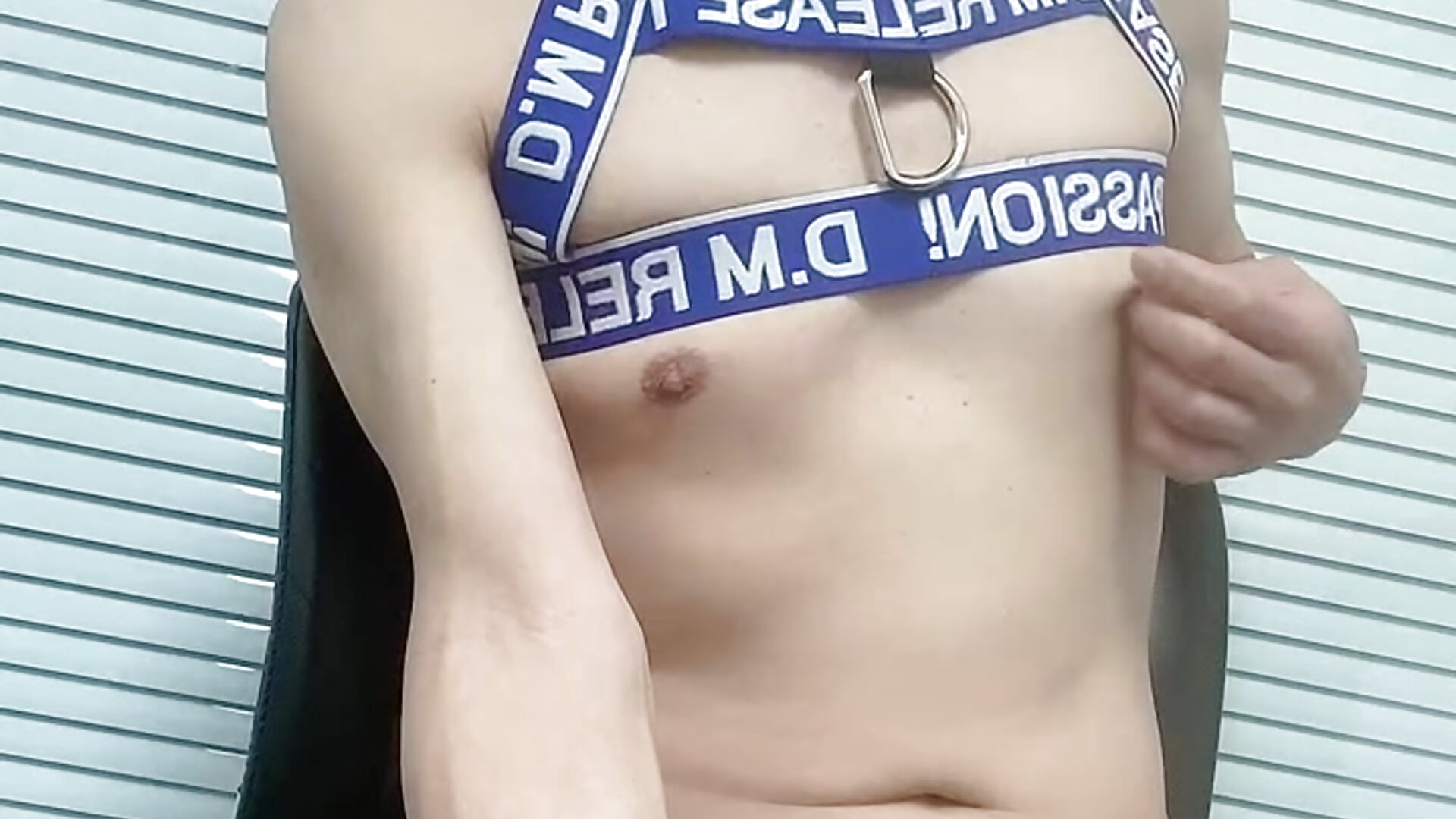 サッカー少年がすごい格好で50人に見られてど変態オナニー - video by mio_JAPAN cam model