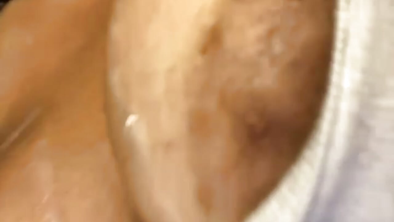 ❤️ Wet boobs ❤️ - відео від вебкаммоделі demonaughtyyy