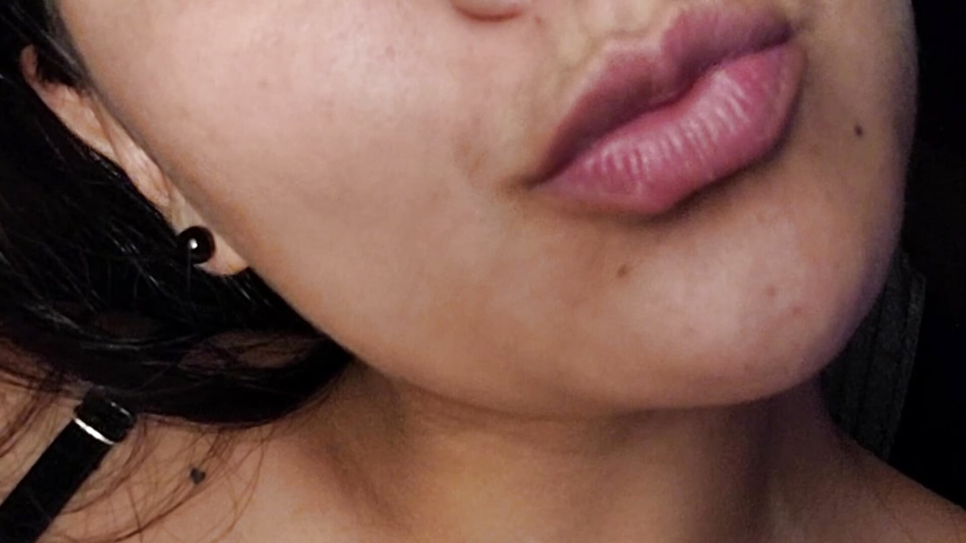 kisses for you - video di alison_villalobo modella di cam