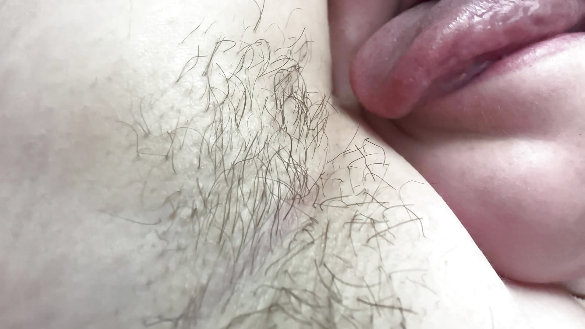 Very hairy armpits