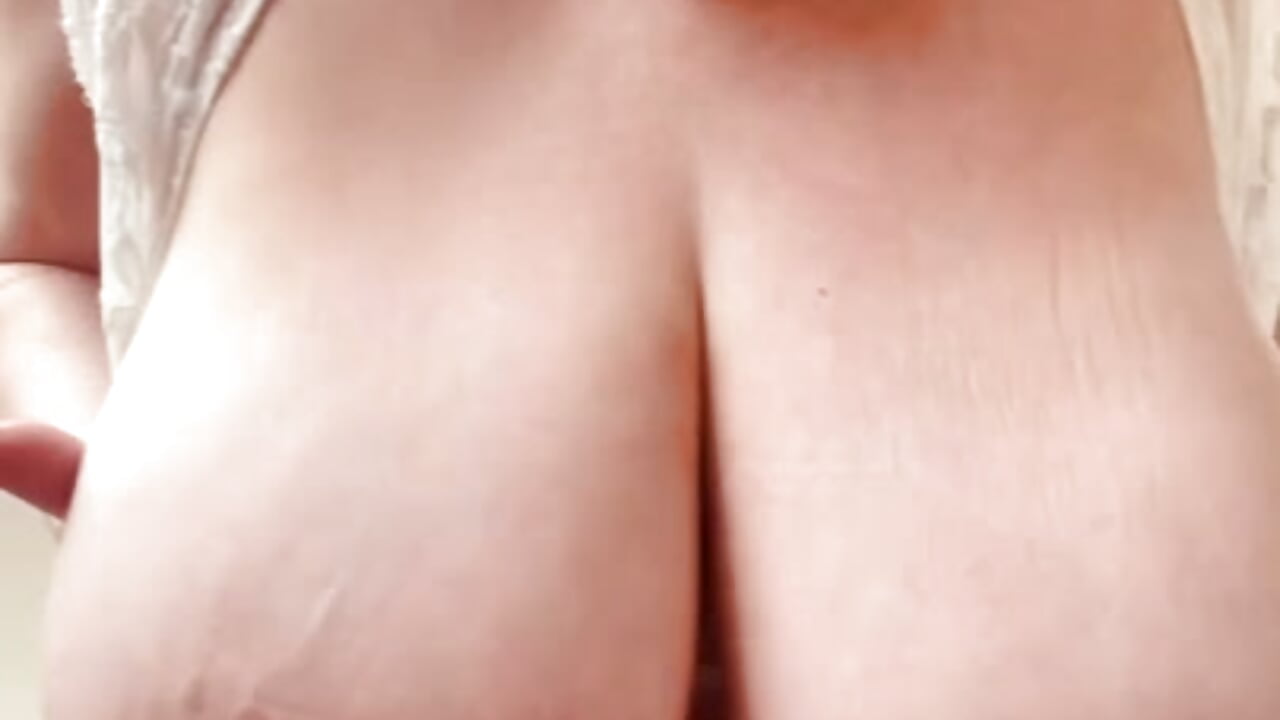 Big dildo painted nails dildo tease - فيديو من Courtesanannabel موديل الكام