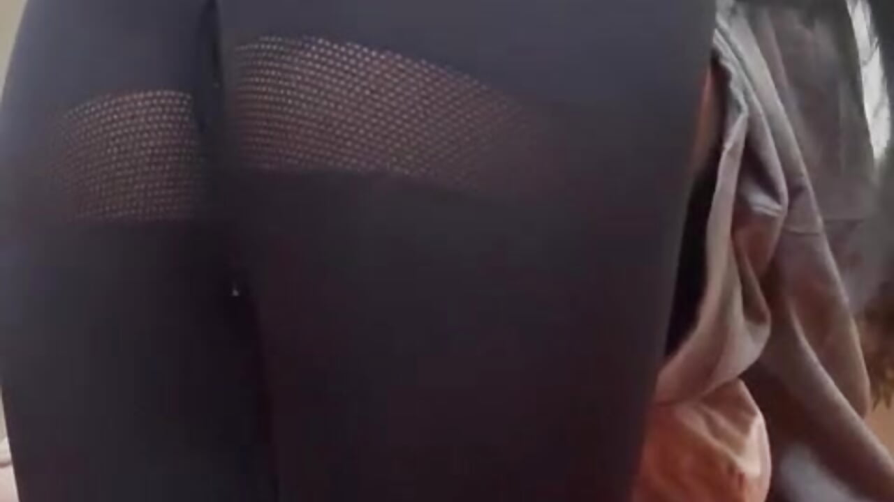 Tight leggings. Perfect angle. A view you can’t stop staring at 😏   🍑 This video hits different… - video oleh model kamera SinfulStar